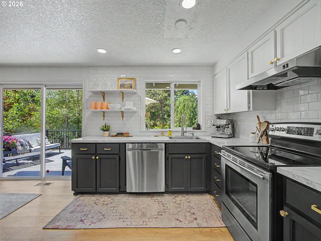 1479 Sw WILLOWBROOK Ct, Gresham, OR 97080