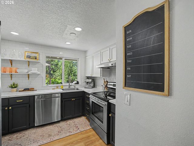 1479 Sw WILLOWBROOK Ct, Gresham, OR 97080