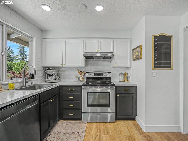 1479 Sw WILLOWBROOK Ct, Gresham, OR 97080