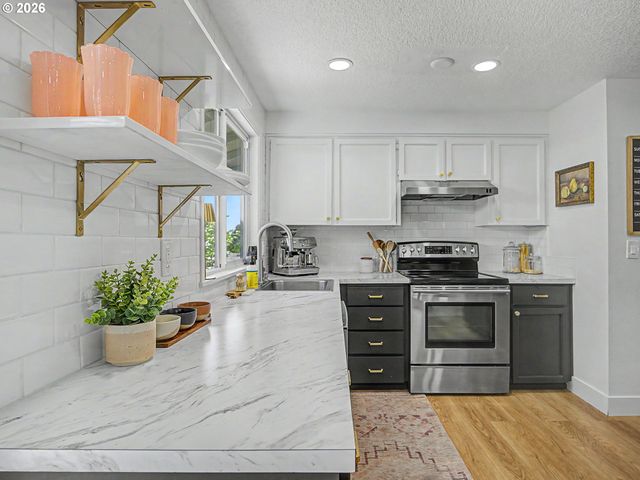 1479 Sw WILLOWBROOK Ct, Gresham, OR 97080