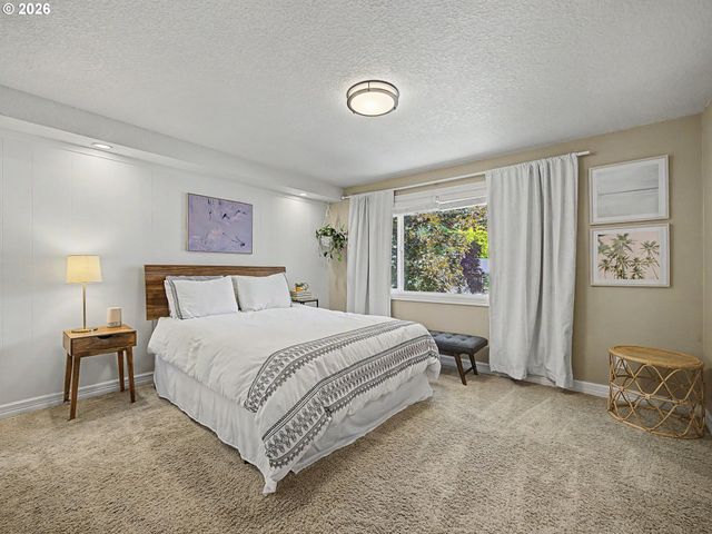 1479 Sw WILLOWBROOK Ct, Gresham, OR 97080