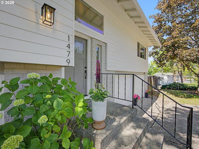 1479 Sw WILLOWBROOK Ct, Gresham, OR 97080