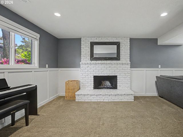 1479 Sw WILLOWBROOK Ct, Gresham, OR 97080