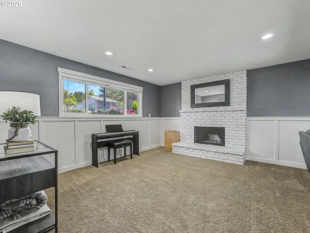 1479 Sw WILLOWBROOK Ct, Gresham, OR 97080