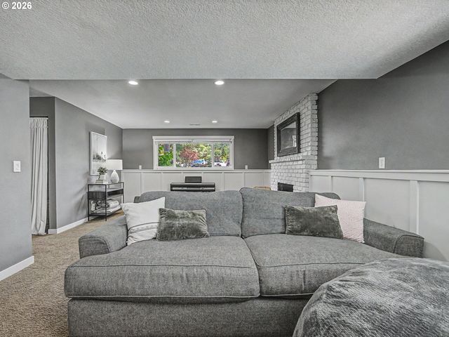 1479 Sw WILLOWBROOK Ct, Gresham, OR 97080