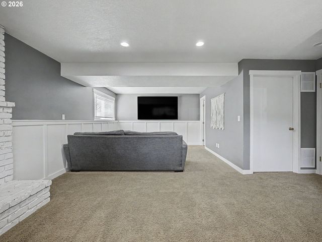 1479 Sw WILLOWBROOK Ct, Gresham, OR 97080