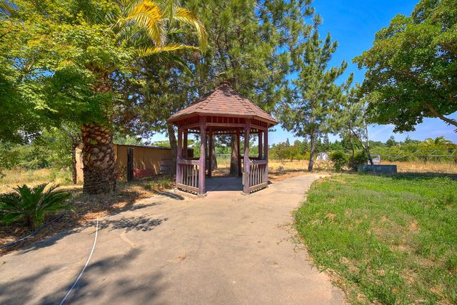 5990 Barton Road, Loomis, CA 95650