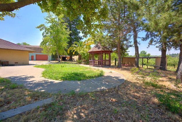 5990 Barton Road, Loomis, CA 95650
