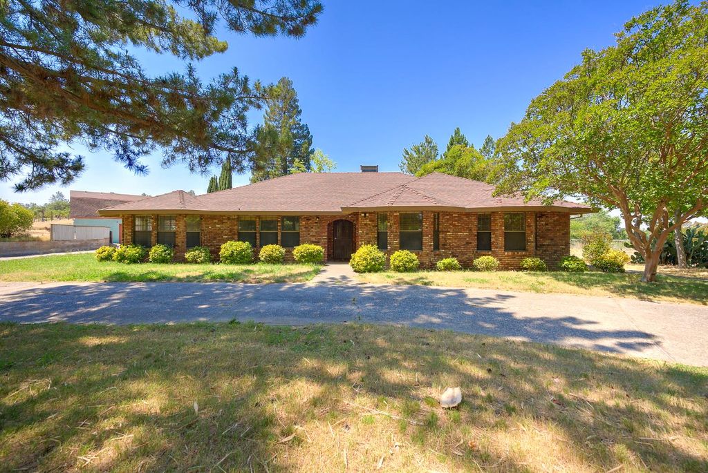 5990 Barton Road, Loomis, CA 95650