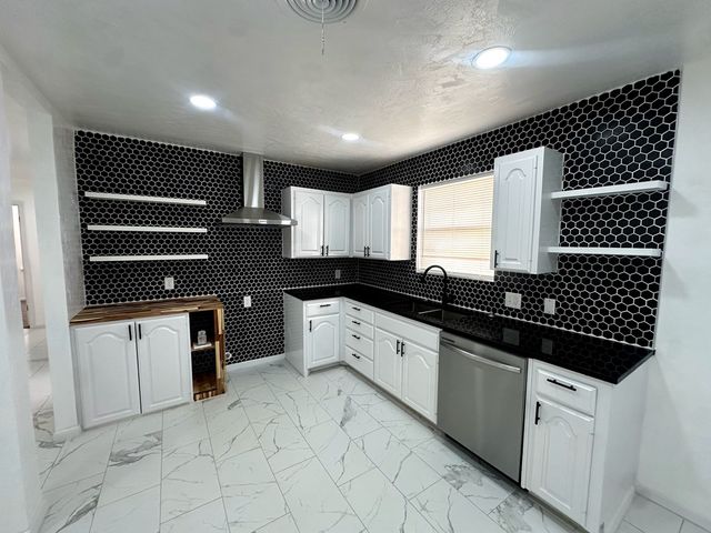 1208 E 56th St, Odessa, TX 79762