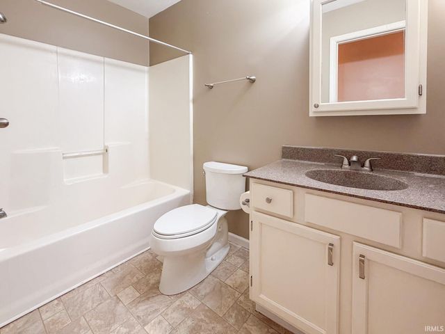 50675 Yorkview Drive, Granger, IN 46530
