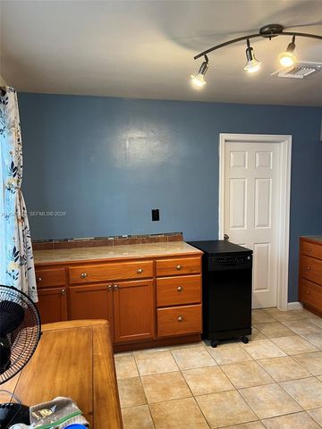 124 NW 6th Ave, Hallandale Beach, FL 33009