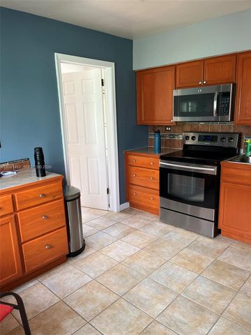 124 NW 6th Ave, Hallandale Beach, FL 33009