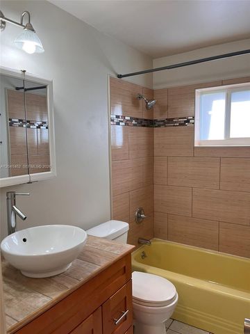 124 NW 6th Ave, Hallandale Beach, FL 33009