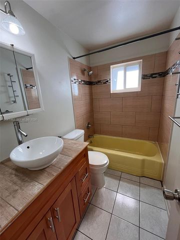 124 NW 6th Ave, Hallandale Beach, FL 33009