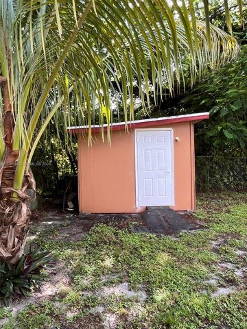124 NW 6th Ave, Hallandale Beach, FL 33009