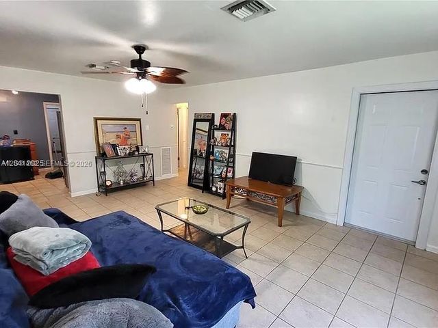 124 NW 6th Ave, Hallandale Beach, FL 33009