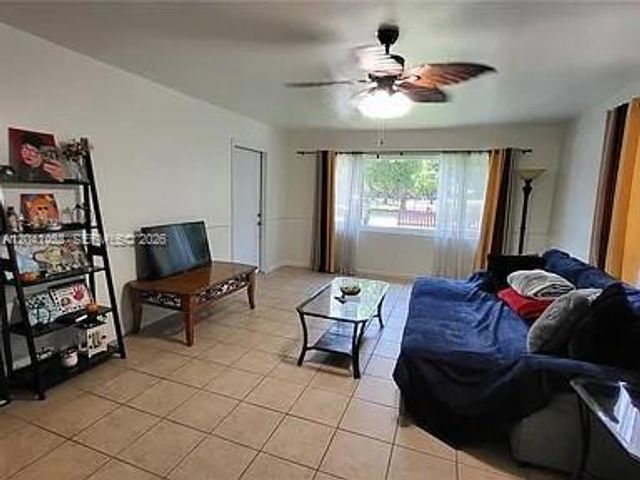124 NW 6th Ave, Hallandale Beach, FL 33009