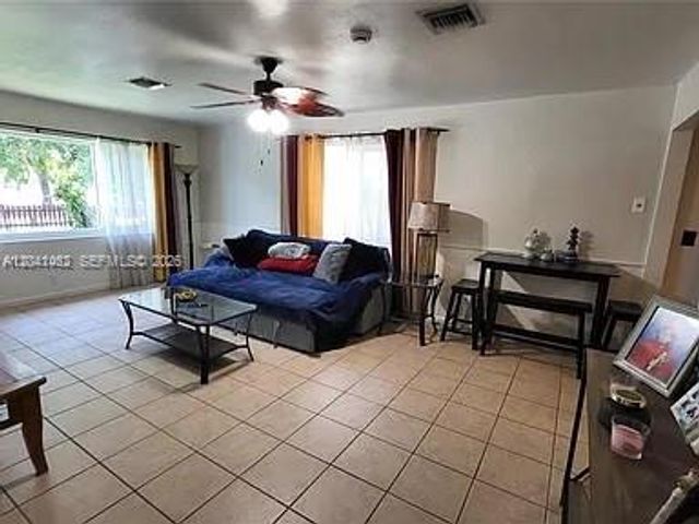 124 NW 6th Ave, Hallandale Beach, FL 33009