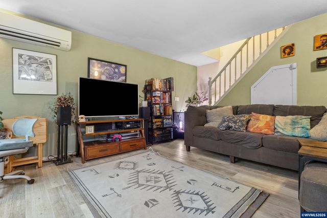 2045 Liberty St NE, Salem, OR 97301