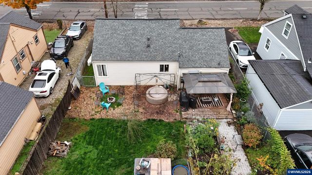 2045 Liberty St NE, Salem, OR 97301