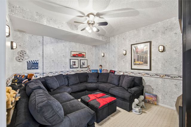809 NE Vail Court, Ankeny, IA 50021