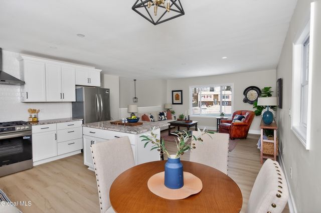 4 Royal Court, Stillwater, NY 12170