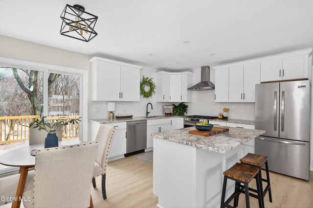 4 Royal Court, Stillwater, NY 12170