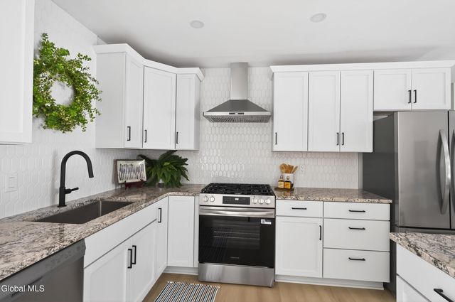 4 Royal Court, Stillwater, NY 12170