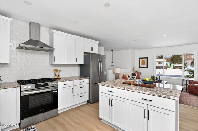 4 Royal Court, Stillwater, NY 12170