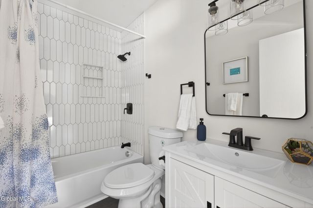 4 Royal Court, Stillwater, NY 12170