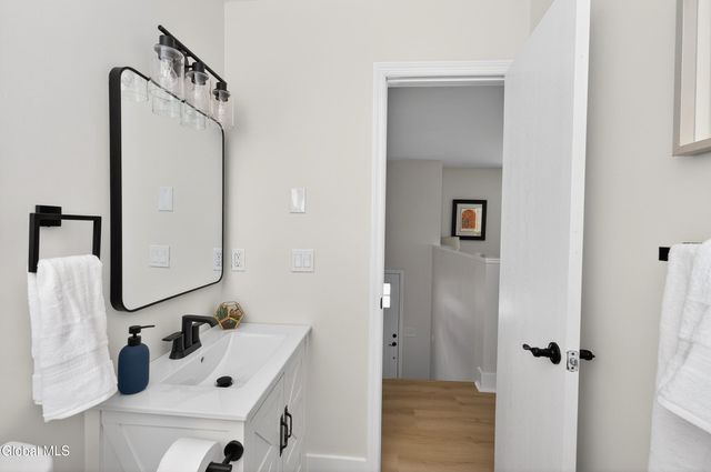 4 Royal Court, Stillwater, NY 12170