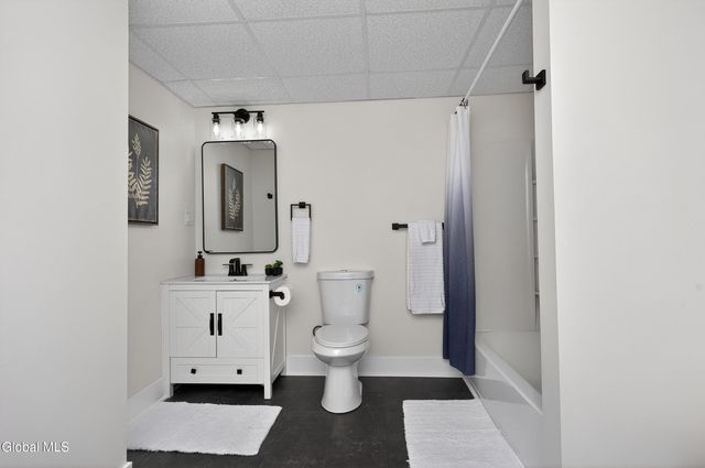 4 Royal Court, Stillwater, NY 12170