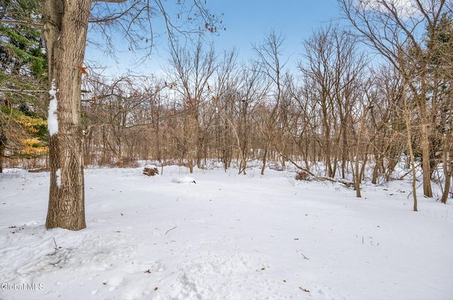 4 Royal Court, Stillwater, NY 12170