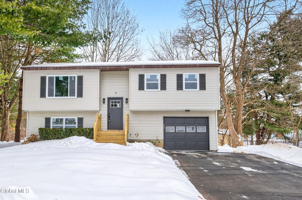 4 Royal Court, Stillwater, NY 12170