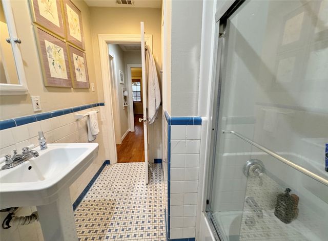 5101 W Amherst Avenue, Dallas, TX 75209