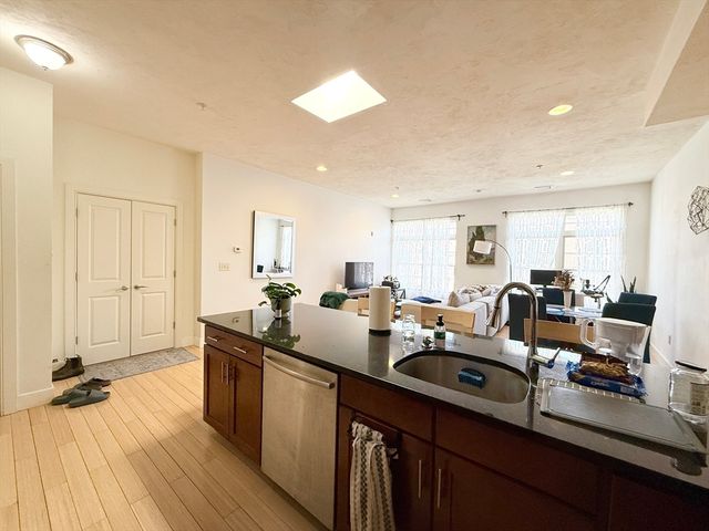 9 Gardner St 14, Boston, MA 02134