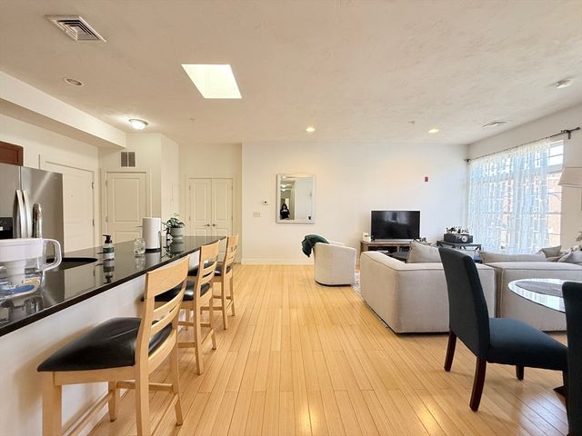 9 Gardner St 14, Boston, MA 02134
