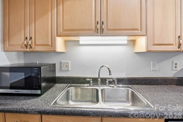 7031 Stonington Lane, Charlotte, NC 28227