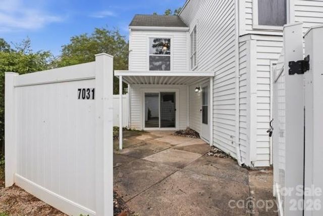 7031 Stonington Lane, Charlotte, NC 28227