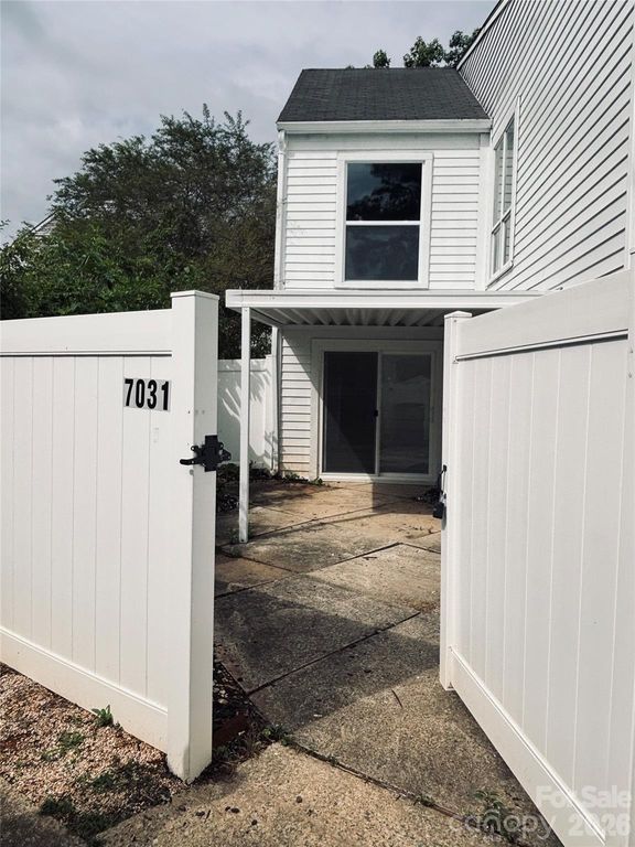 7031 Stonington Lane, Charlotte, NC 28227