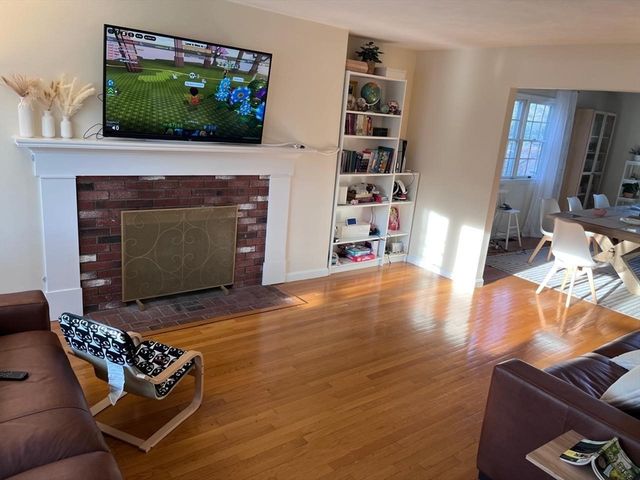 44-46 Troy Ln 44, Newton, MA 02468