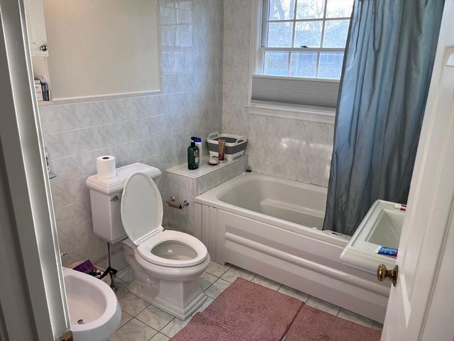 44-46 Troy Ln 44, Newton, MA 02468