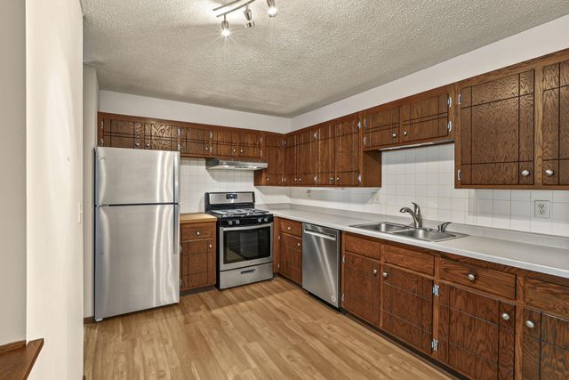 3916 Foss Road 104, Saint Anthony, MN 55421