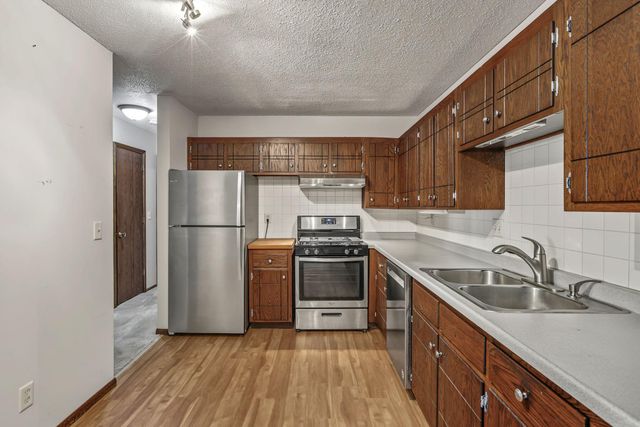 3916 Foss Road 104, Saint Anthony, MN 55421