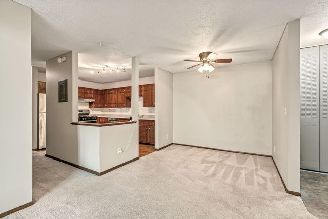 3916 Foss Road 104, Saint Anthony, MN 55421