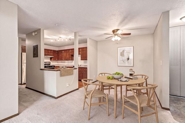 3916 Foss Road 104, Saint Anthony, MN 55421