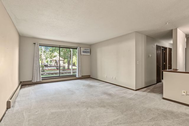 3916 Foss Road 104, Saint Anthony, MN 55421