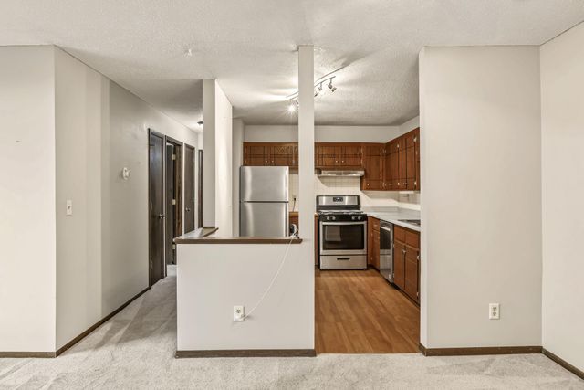 3916 Foss Road 104, Saint Anthony, MN 55421