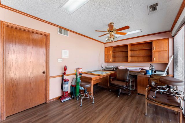2005 N Jefferson Avenue, Mt Pleasant, TX 75455